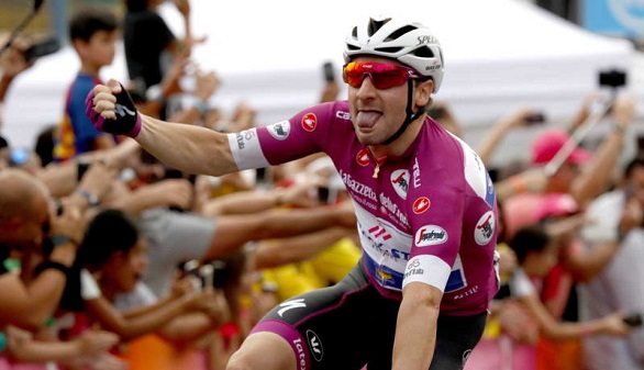 Giro. Viviani vuelve a adelantarse a Bennett en la lucha de los velocistas