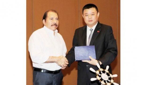 Daniel Ortega y Wang Jin.