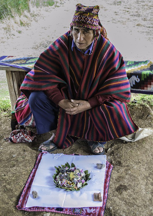 La figura del chamán es fundamental para comprender el uso que las culturas ancestrales hacían de las drogas. Pixabay