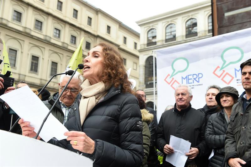 La cantante Ana Belén, durante su intervención en la manifestación por unas pensiones dignas, convocada por la Mesa Estatal por el Blindaje de las Pensiones (MERP), este sábado en Madrid.