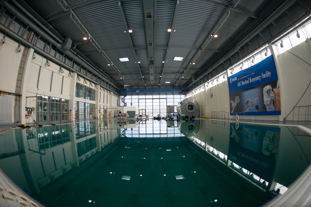 Instalación de flotabilidad neutra de la ESA en EAC / ESA