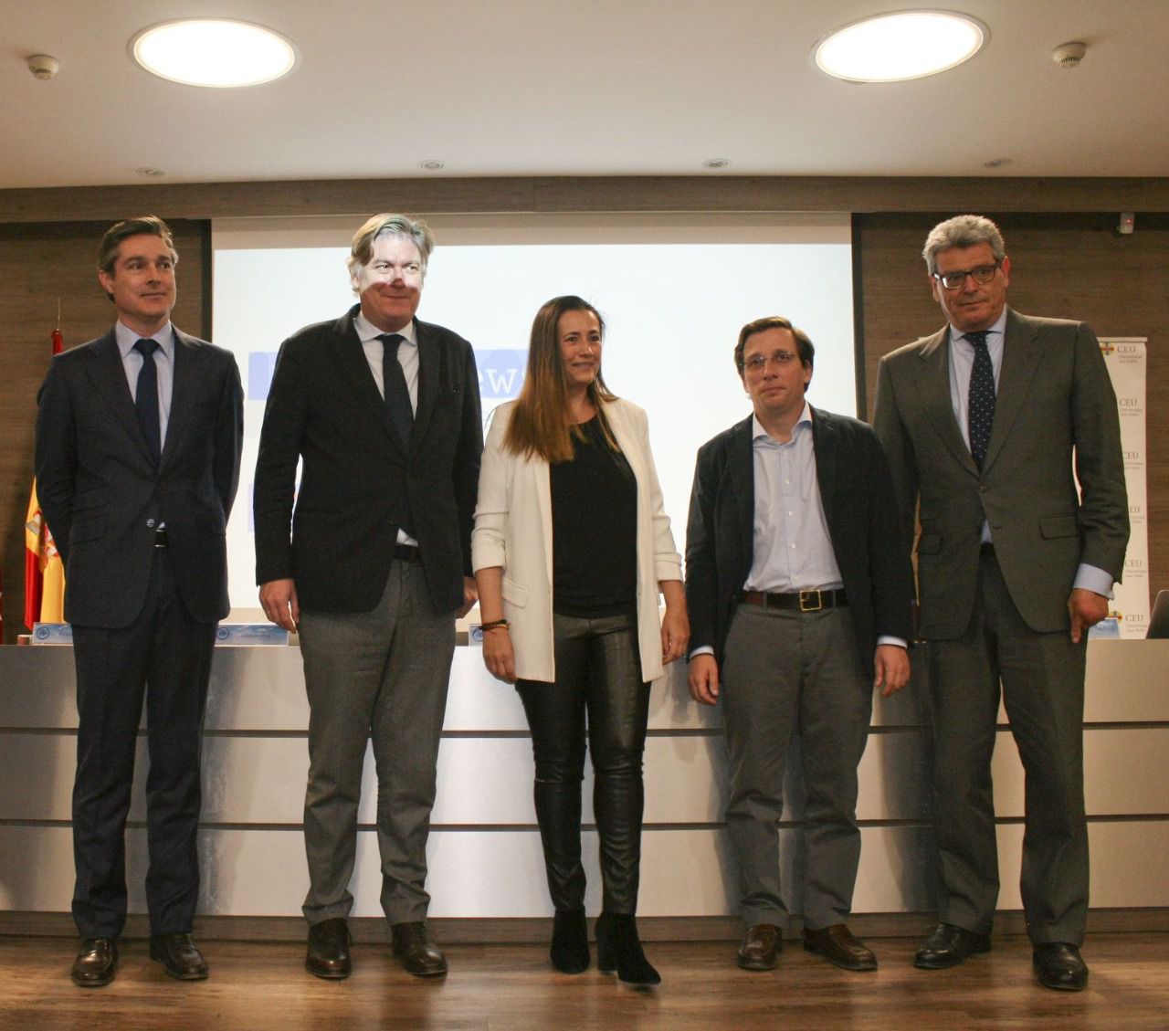 De izda a dcha.: Ignacio Blanco, Antonio López Istúriz, Yolanda Estrada, José Luis Martínez Almeida y Ricardo Tarno.