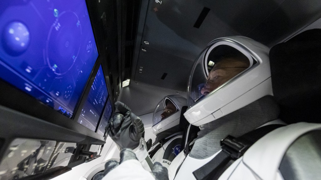El interior de la nave Crew Dragon. (Fuente: SpaceX/NASA)