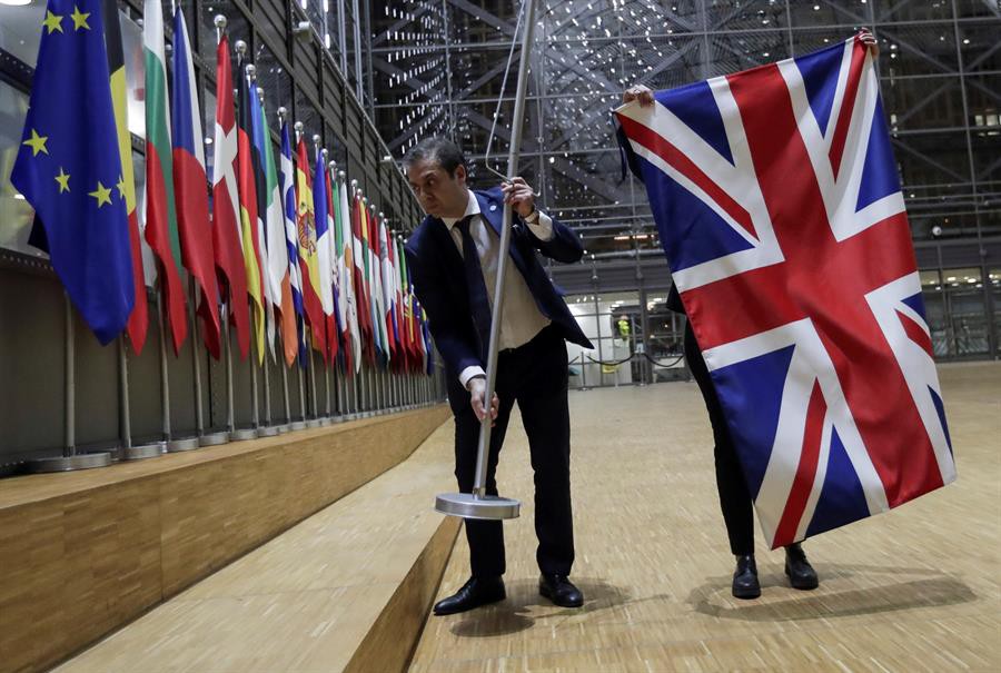 Reino Unido sale oficialmente de la UE el 31 de enero y el Consejo Europeo retira la bandera británica / EFE - Olivier Hoslet 