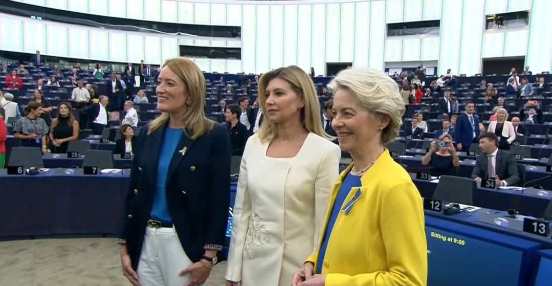 La primera dama de Ucrania, Olena Zelenska, asiste al discurso de Von der Leyen en el Parlamento Europeo