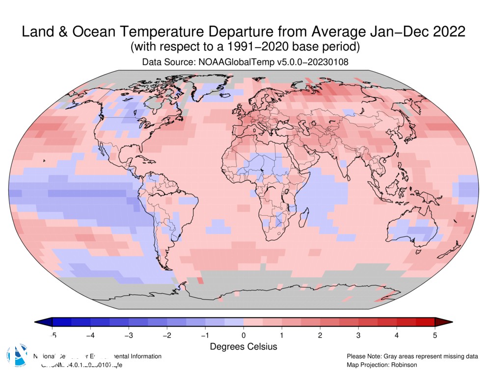 Un mapa mundial trazado con bloques de colores que representan los percentiles de las temperaturas medias mundiales de la tierra y los océanos para todo el año 2022. Los bloques de colores representan el aumento del calor, desde el azul oscuro (área con el récord más frío) hasta el rojo oscuro (área con el récord más cálido) y abarcando áreas en entre eso fueron