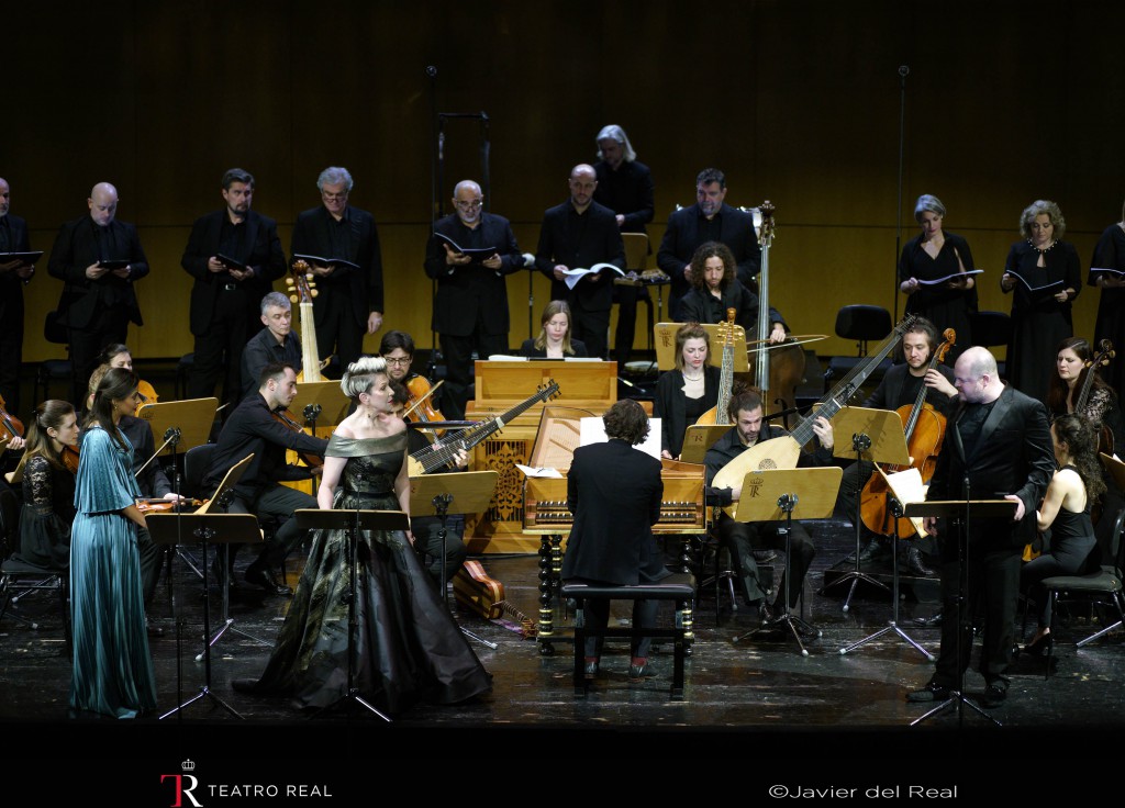  Fatma Said (Belinda), Joyce DiDonato (Dido), Andrew Staples (Aeneas), coro y orquesta Il pomo d’Oro. (Javier del Real/Teatro Real)