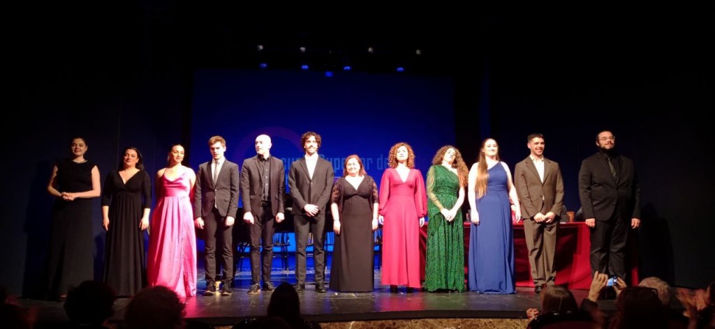 El elenco de intérpretes de las canciones ofrecidas durante el concierto.