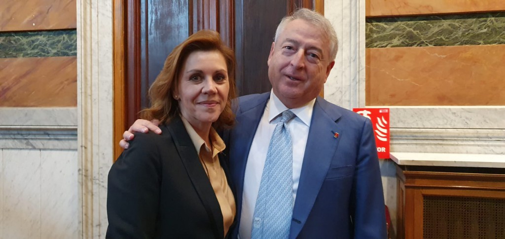 María Dolores de Cospedal y José Antonio Sánchez | Juan Pablo Tejedor