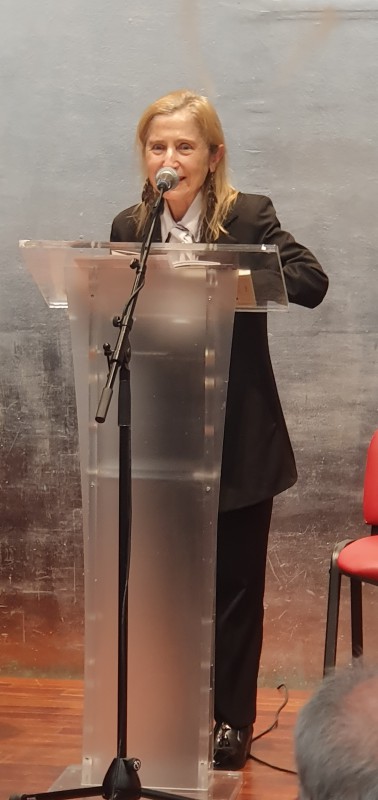 María Antonia Ortega, recitando sus versos durante el acto. (Autor: Juan Pablo Tejedor).