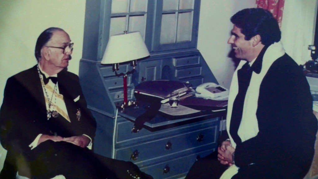 Pedro Ruiz junto a Camilo José Cela cuando recogió el Premio Nobel de Literatura.
