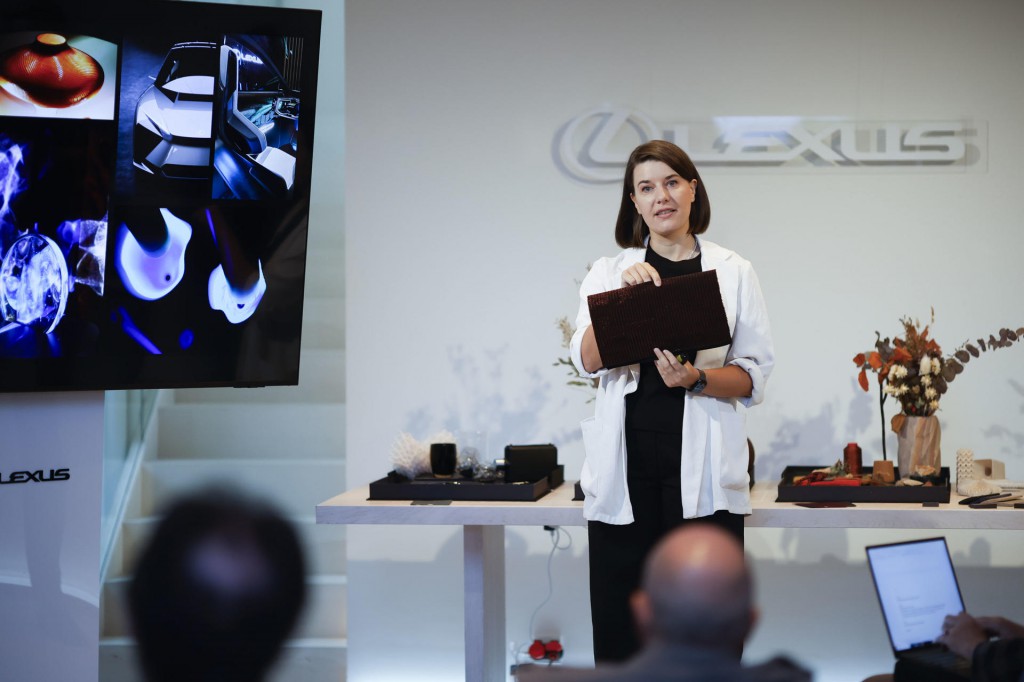 Viviana Hohenstein, diseñadora de Lexus , durante la jornada "Living in my LBX" organizado por la marca de coches japonesa, en Madrid | EFE/David Fernández