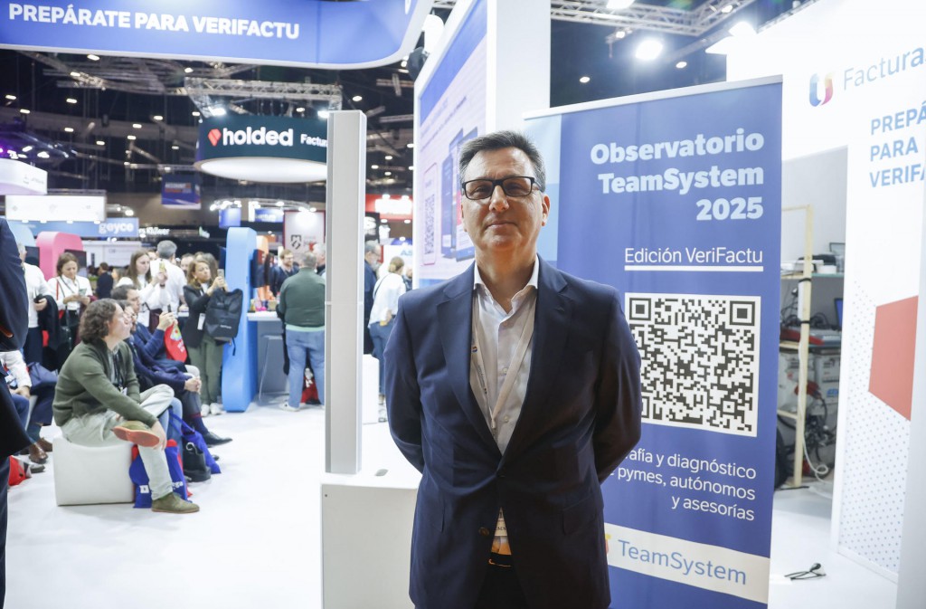 Emilio Martínez, Country Manager de TeamSystem en España, posa para EFE en el marco de su participación de la feria Accountex España 2025, este miércoles, en el recinto de Ifema, en Madrid. EFE/David Fernández