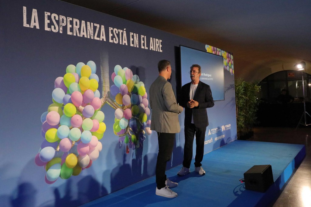 El actor Santi Rodríguez, paciente de enfermedad pulmonar obstructiva crónica (EPOC), durante el evento | EFE