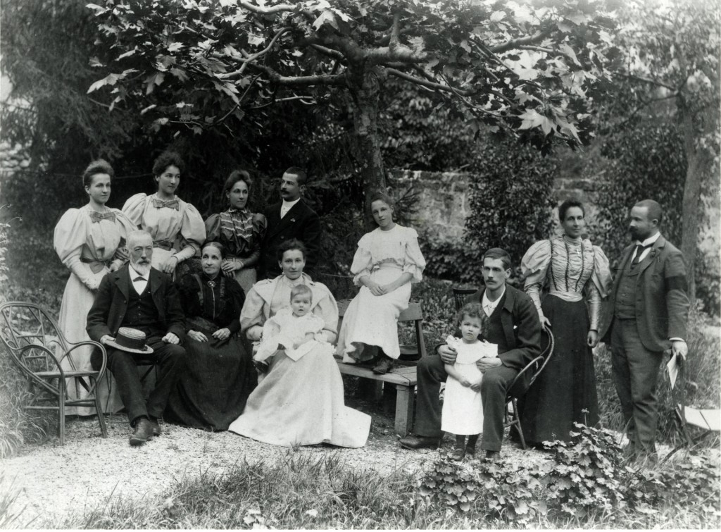 Fotografía de Daniel peter, Fanny Peter-Callier y niños. Foto: Efe