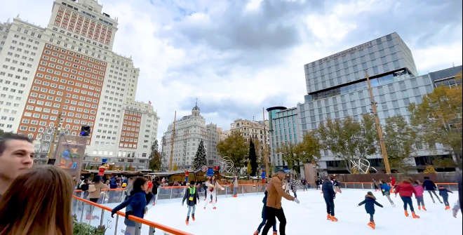 Pista de hielo Plaza de España. Foto: Turismo Madrid