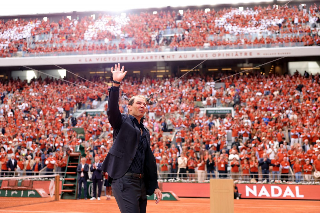 Rafa Nadal se despide del tenis en el homenaje a su carrera en el Roland Garros. Foto: Efe