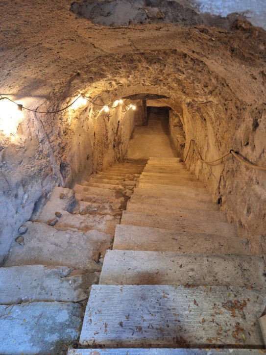 Acceso a la Cueva Chica.