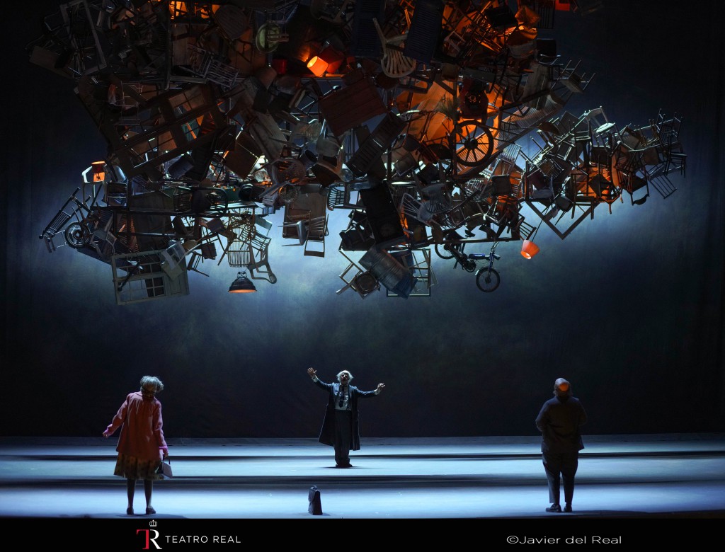 Plano general con Martin Winkler (Kekal), en el centro. | © Javier del Real | Teatro Real