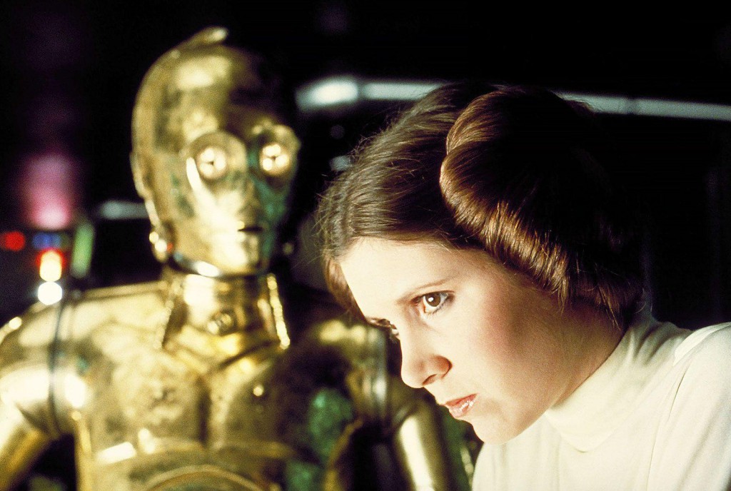 Carrie Fisher como la princesa Leia junto al robot de protocolo C3PO | Lucasfilm, 20th Century Fox