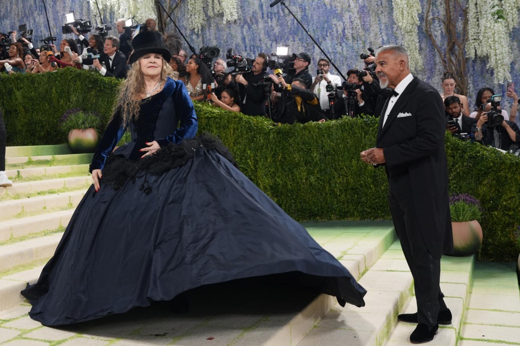 Stevie Nicks en la Met Gala. Foto: Efe