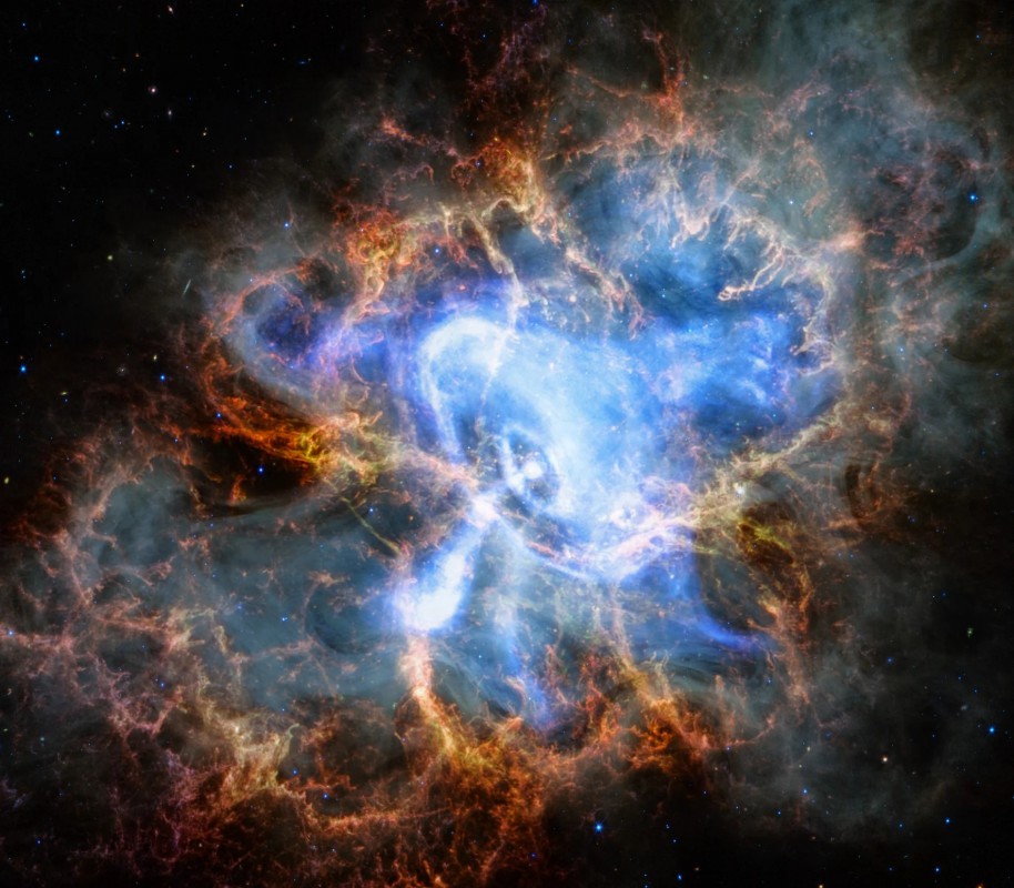 La Nebulosa del Cangrejo se formó en una explosión de supernova observada en 1054. En su centro se encuentra una estrella de neutrones aislada, el núcleo comprimido de la estrella original. Gira aproximadamente 30 veces por segundo, emitiendo un haz de radiación hacia la Tierra con cada rotación, como un faro, lo que la clasifica como un púlsar | Rayos X: NASA/CXC/SAO; Infrarrojo: NASA/STScI; Procesamiento de imágenes: NASA/CXC/SAO/J. Major 