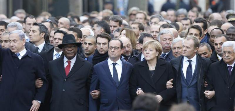 Los mandatarios políticos encabezaron la marcha de protesta y unión contra el terrorismo