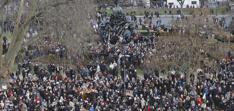 Antes de las 15:00, hora en que fue fijada la convocatoria, ya habían miles de personas congregadas