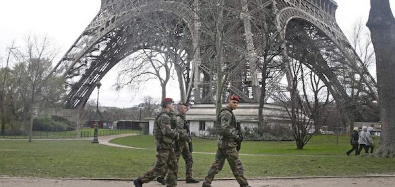La capital francesa ha amanecido con fuertes medidas de seguridad