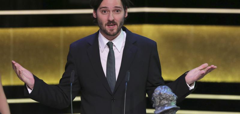 El director Carlos Marques-Marcet, tras recibir el premio a la Mejor Dirección Novel por '10.000 Km'. Efe