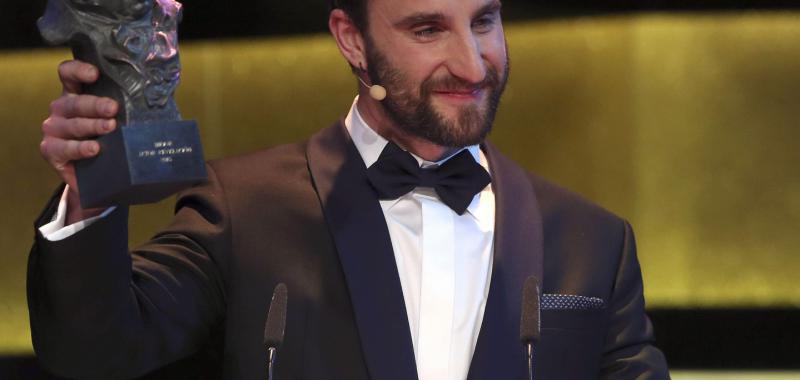 El actor Dani Rovira recibe el Goya al mejor Actor Revelación, por su trabajo en 'Ocho apellidos vascos'. Efe