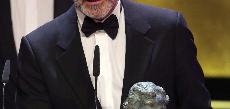 Javier Fesser recibe el premio al Mejor Guión Adaptado por 'Mortadelo y Filemón contra Jimmy el Cachondo'. Efe