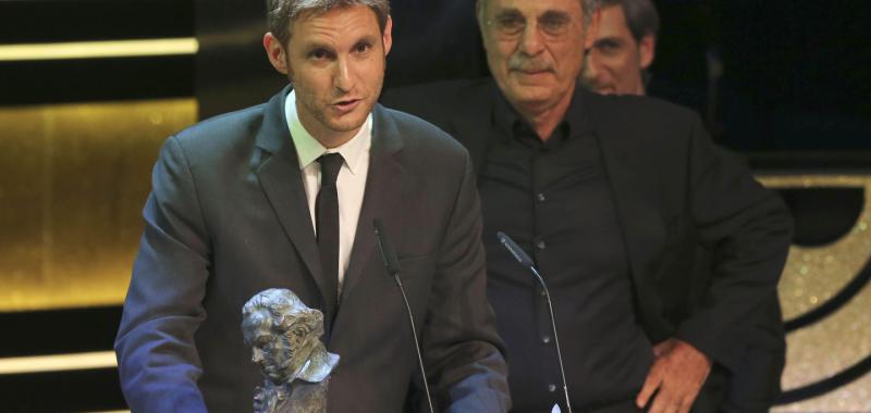 El director Damián Szifron recibe el Goya a la Mejor Película Iberoamericana, por 'Relatos Salvajes'. Efe