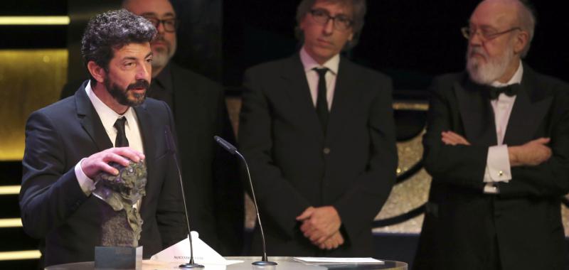 El realizador Alberto Rodríguez recibe el Goya al Mejor Director, por su trabajo en 'La Isla mínima'. Efe