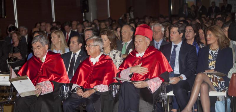 Investidura Doctor Honoris Causa de Rafael Anson y Óscar Arias. 