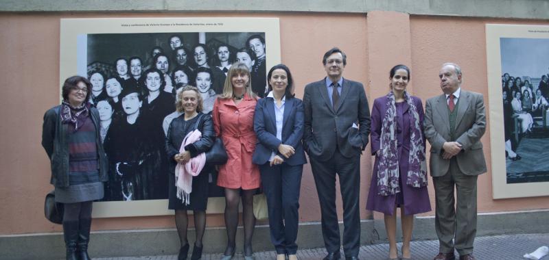El presidente de la Fundación Ortega-Marañón, José Varela Ortega, junto a Margarita Márquez y Fernando Vallespín durante la inauguración de la exposición