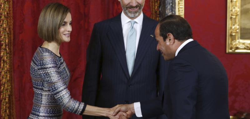 Los Reyes recibiendo al presidente egipcio antes del almuerzo oficial