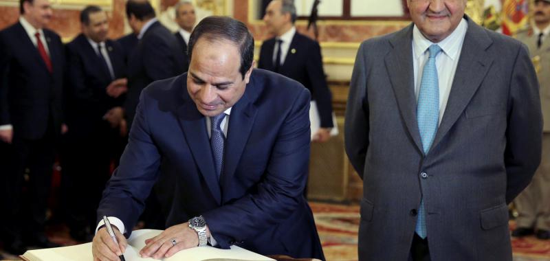 El presidente de Egipto durante su visita al Congreso de los Diputados, acompañado de Jesús Posada