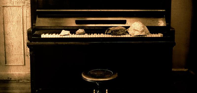 Serie Jerarquías de la intimidad. El encuentro. No quería hablar de esos años (2004)