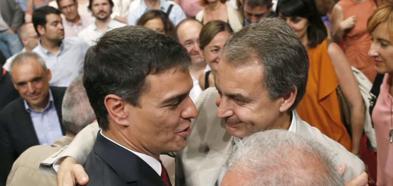 Pedro Sánchez saluda a José Luis Rodríguez Zapatero