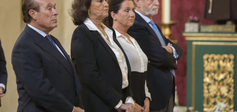 Curro Romero (i), Carmen Tello (2i) y Francisco Trujillo (d).