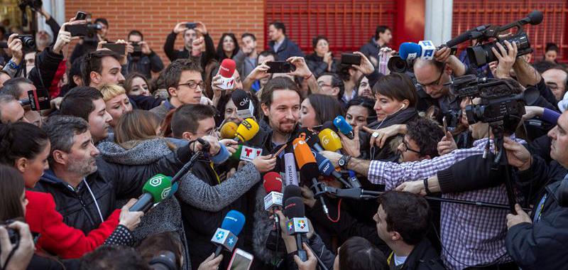 El candidato de Podemos a la Presidencia del Gobierno, Pablo Iglesias, hace declaraciones a los medios de comunicación