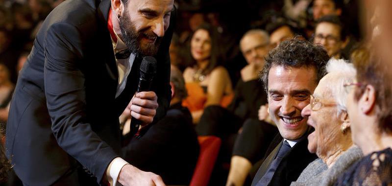 Dani Rovira saluda a Antonia Guzmán