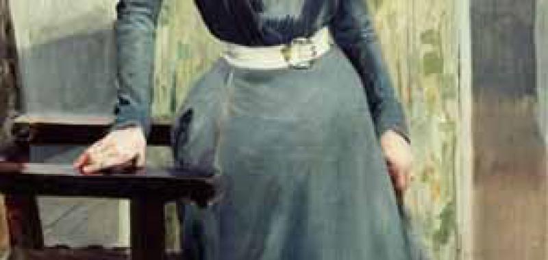 Clotilde con traje gris