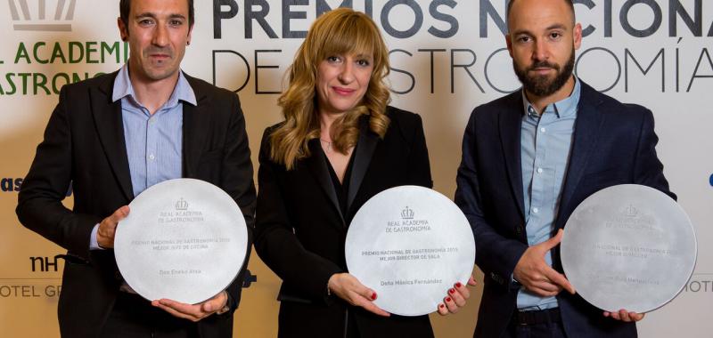 ENEKO ATXA, MÓNICA FERNÁNDEZ Y JUAN RUIZ HENESTROSA