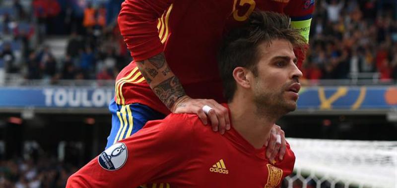 "Supongo que no hace falta decir nada más... ¡Somos un magnífico equipo!" dijo Piqué en redes sociales usando esta imagen.