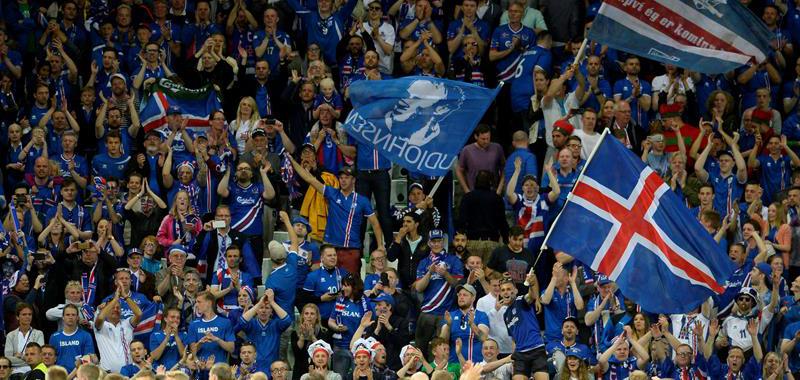 La hinchada islandesa festejó la continuación, en Francia, del sueño iniciado hace meses por su selección