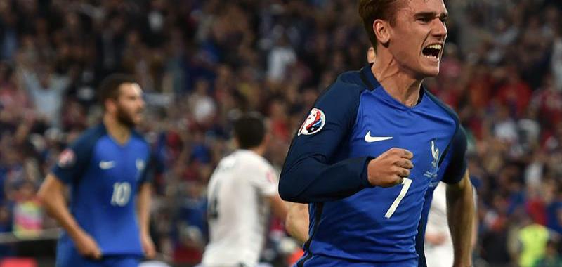 Griezmann, que salió desde el banquillo, tumbó el muro albano al borde del minuto noventa.