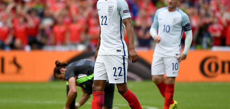 Hodgson deshizo su apuesta tras el descanso para entregarse al ataque. Así, Rashford se convirtió en el jugador inglés más joven en disputar una Eurocopa