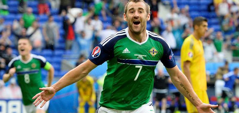 Niall McGinn condujo a los suyos a una histórica vistoria